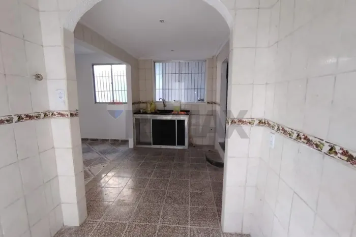 Apartamento térreo à Venda em Bento Ribeiro com 2 Quartos, Quintal e Vaga!