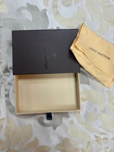 Caixa para carteira Louis Vuitton. 