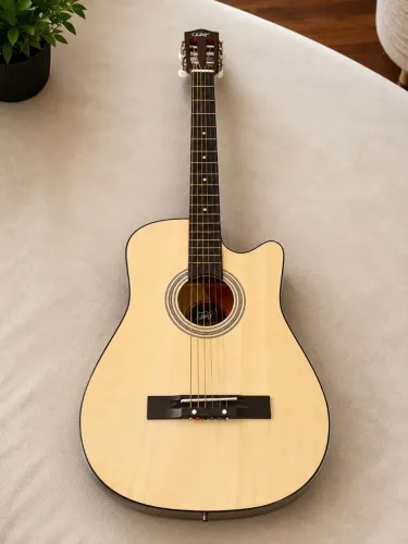 Vende-se violão
