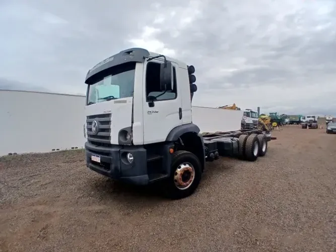 VOLKSWAGEN CONSTELLATION 31.330 6x4 2018