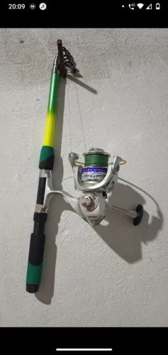 Vara de pesca e molinete 4000, e linha monofilamento