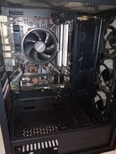PC Gamer Ryzen 5 5600G + 16GB DDR4 + RGB