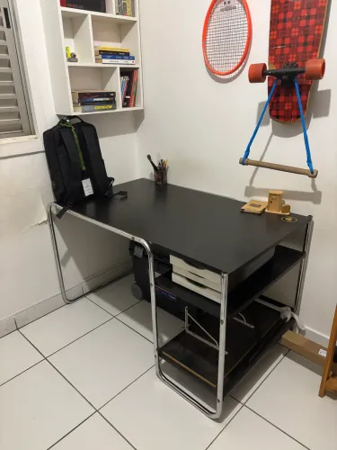 Mesa de escritório (escrivaninha Tok stok) - muito boa