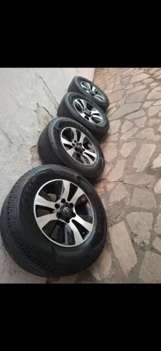 Rodas Hilux Sw4 aro 17 diamantadas estado de zero 