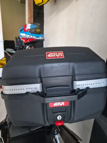 Moto Baú 27 litros GIVI (Sem chave e base)