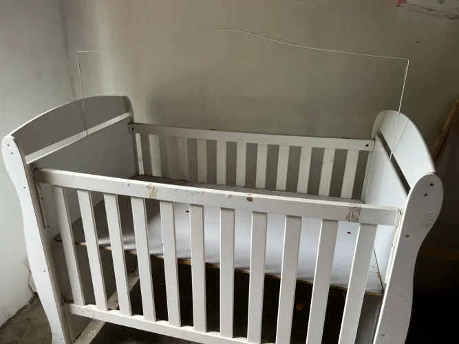 Berço americano completo acompanha colchão semi novo