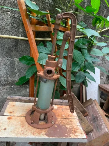 Antiga Bomba D'água Manual Em Ferro Fundido - Marca ENCAR / Relíquia Decoração
