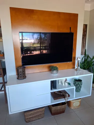 Rack Suspenso Artzzi Branco Laqueado com Painel TV até 65?