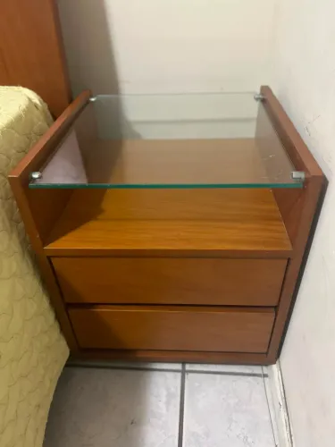 Cama de casal + colchão + duas cabeceiras (ambas de madeira maciça)