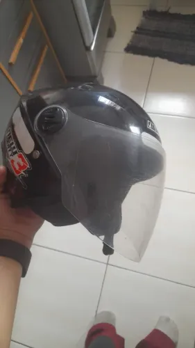 Capacete liberty ótimo estado valor 70 reais