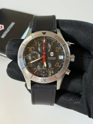 Relógio Victorinox Ambassador automático usado