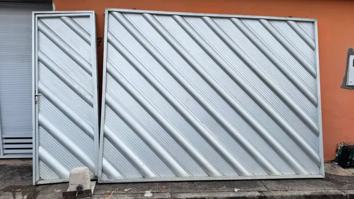 Portão de alumínio