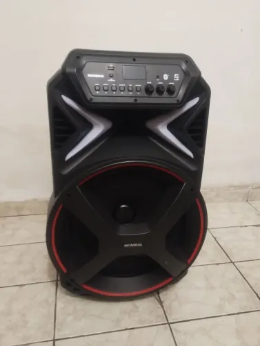 Caixa amplificada Grande semi-nova