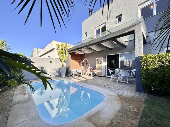 Casa mobiliada e decorada com piscina e 04 suítes á venda no Condomínio Las Palmas Xangri-