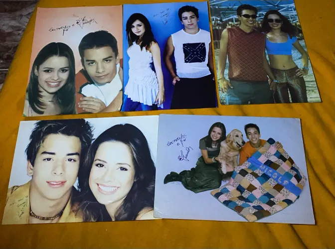 5 fotos autografadas Sandy e Junior