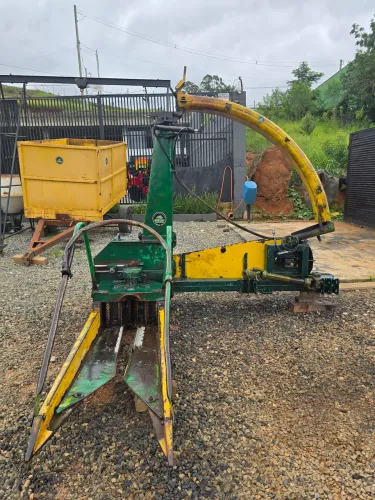 Forrageira C120 Semi hidráulica para trator