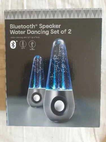 Caixa de som com leds e água nova..