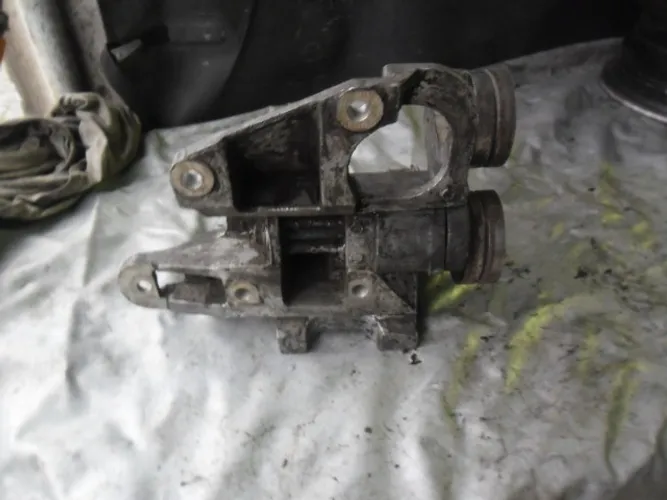 Suporte Do Compressor Alternador Escort Zetec 1.8 16v 97-02