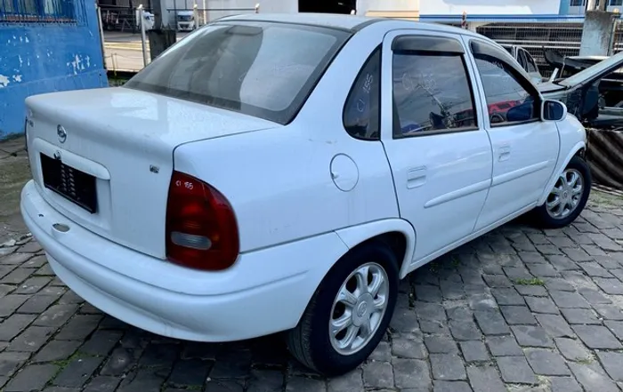Sucata Corsa Classic 98 em peças 