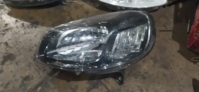 farol lado esquerdo uno drive mascara negra