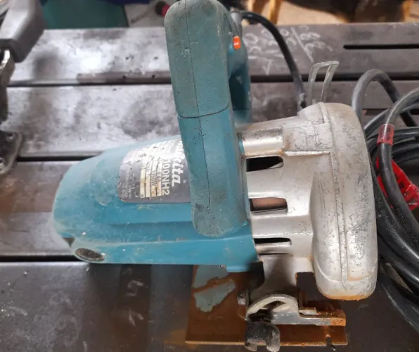 Serra Makita 220V