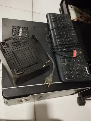 Gabinete com CPU Atom placa mãe Digitron IPX425R3