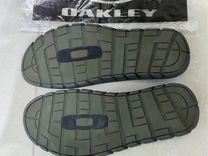 Chinelo Oakley Operative 41 (Sem as Tiras)