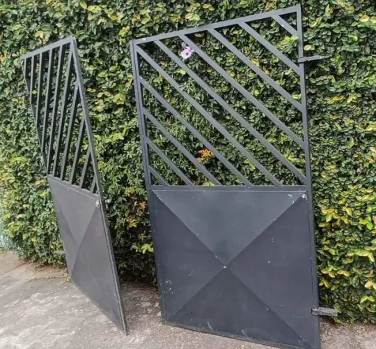 Portão de garagem novo. Medida 2,40 largura x 2,00 altura