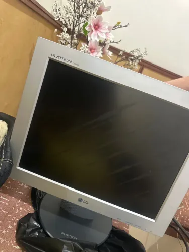 Monitor LG Flatron L1530S 15? LCD - Funcionando, mas com a tela arranhada