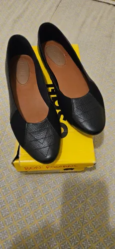 Sapato tipo sapatilha, de couro e camurça, feminino, preto, marca Usaflex, estilo rasteira