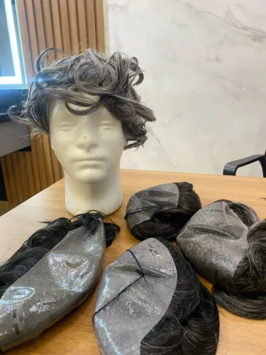 Prótese capilar micropele cabelo natural e grisalho
