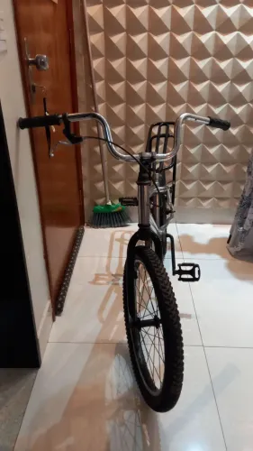 Vendo montadinha aro 20 prata! E peças separada se quiser!