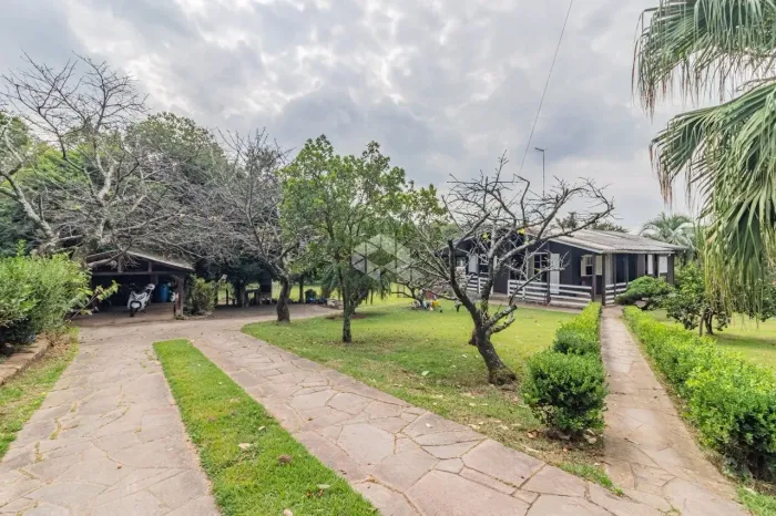 Sítio em Cachoeirinha, com casa, 3 dormitórios, 3 banheiros e campo futebol sete