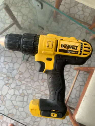 Furadeira Parafusadeira Impacto S/ Bateria e s/ carregador  20v Dcd776 Dewalt  127/220v