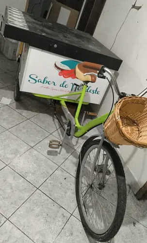FOOD TRIKE TRASEIRO COM CAIXA TÉRMICA - TAMPAS REMOVÍVEIS