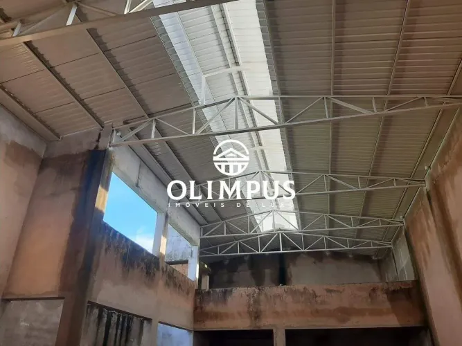 Galpão em construção em ótima localização.