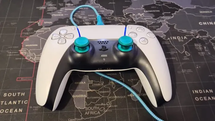 Repaginada em controle de PS5, PS4 e Xbox