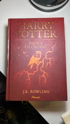 Harry Potter e a Pedra Filosofal - Capa Dura - Excelente estado