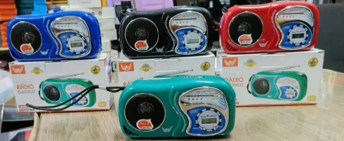 Rádio Relógio AM/FM De Bolso Mini Portátil A Pilha - Altomex