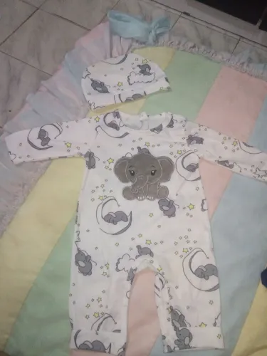 Conjunto macacão pijama e gorrinho 