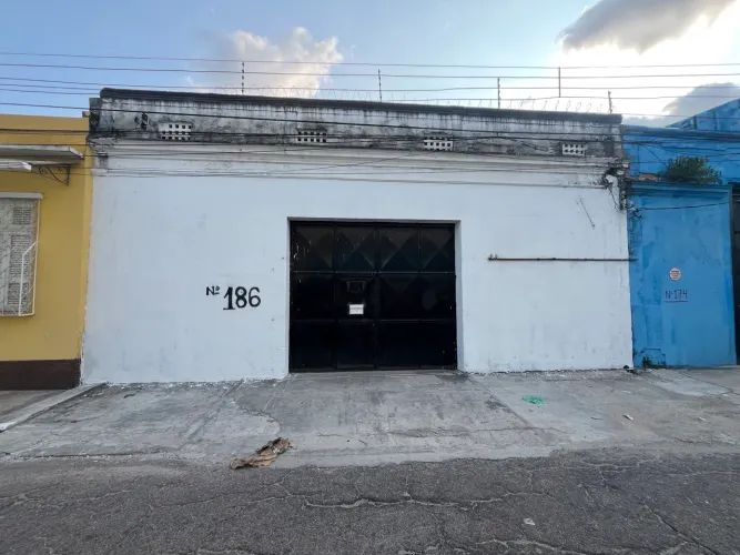 Galpão para aluguel no Reduto | Fala com a Garantia!