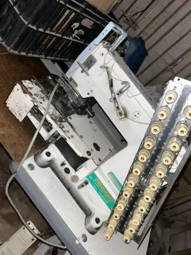 MÁQUINA DE COSTURA 18 AGULHAS