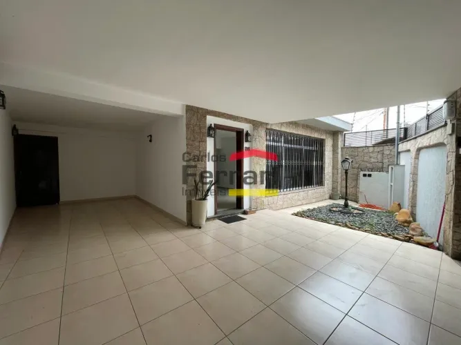 Casa Térrea para locação no Jardim França, 4 suítes, quital, amplo salão de festas e churr