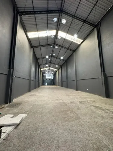 Galpão na Pedreira - 738m², Mezanino, Escritório e 7 Banheiros na Trav. Estrela