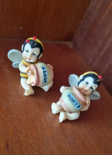 Antigo Par de Bibelos em Resina Bebes Abelhinhas - Colecionavel