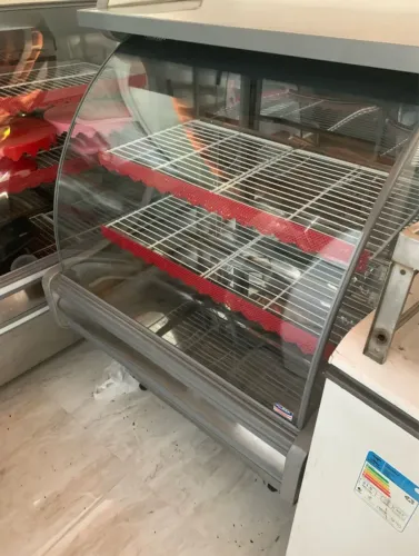 Vitrine não refrigerada para exposição de alimentos