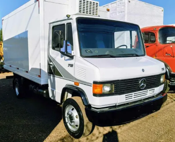 710 Bau Refrigerado 2012 Mercedes-Benz