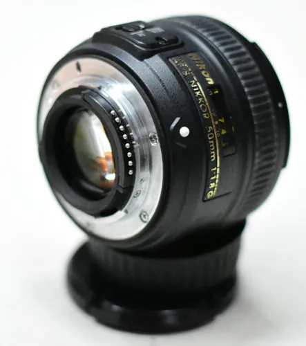 Lente Nikkor 50mm f/1.8G (AF com motor interno)
