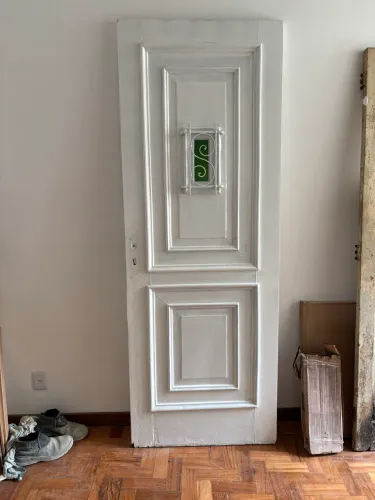 Porta de entrada com madeira de qualidade