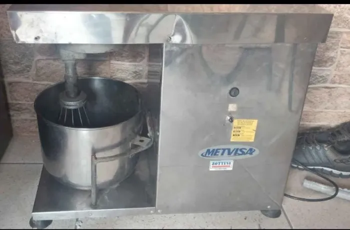 Batedor de Massa Industrial Metvisa 20 Litros